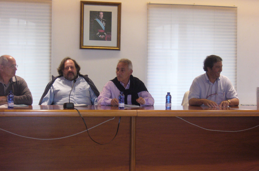 El editor Tucho Calvo, el artista Xoti-de-Luis, el alcalde murgardes Xosé Fernández y el escritor Víctor-Ferreira