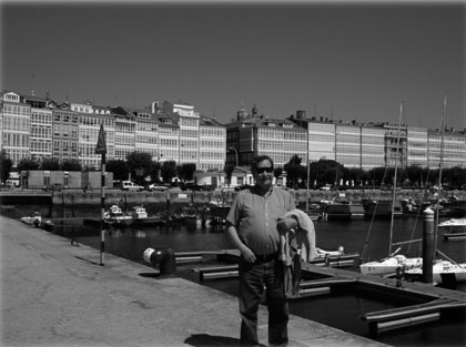 19.8.2011, en el puerto de La Coruña. Pocos días antes, habíamos celebrado su cumpleaños.  Ninguno de los dos sospechaba que iba a ser el último ni que tan pronto se iba a ir.