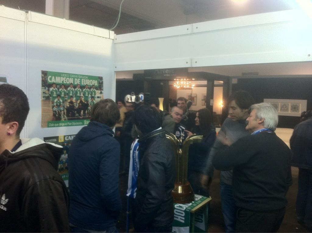 Plantilla y cuerpo técnico del Liceo visitan el stand que el club coruñés tiene en FEMAGA 2012