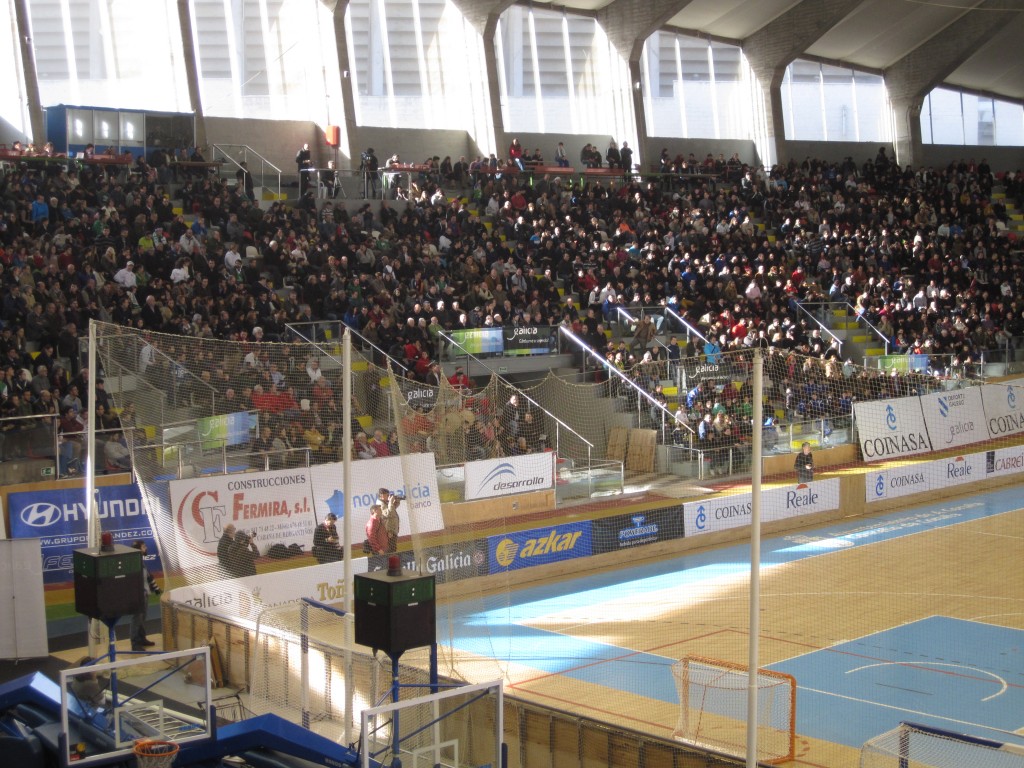 Más de 4.000 aficionados animaron sin descanso al Liceo durante todo el partido