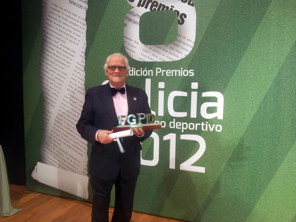 Roberto L. Moskowich recibió, en Cambados (Pontevedra), el Premio de la Federación Gallega de la Prensa Deportiva