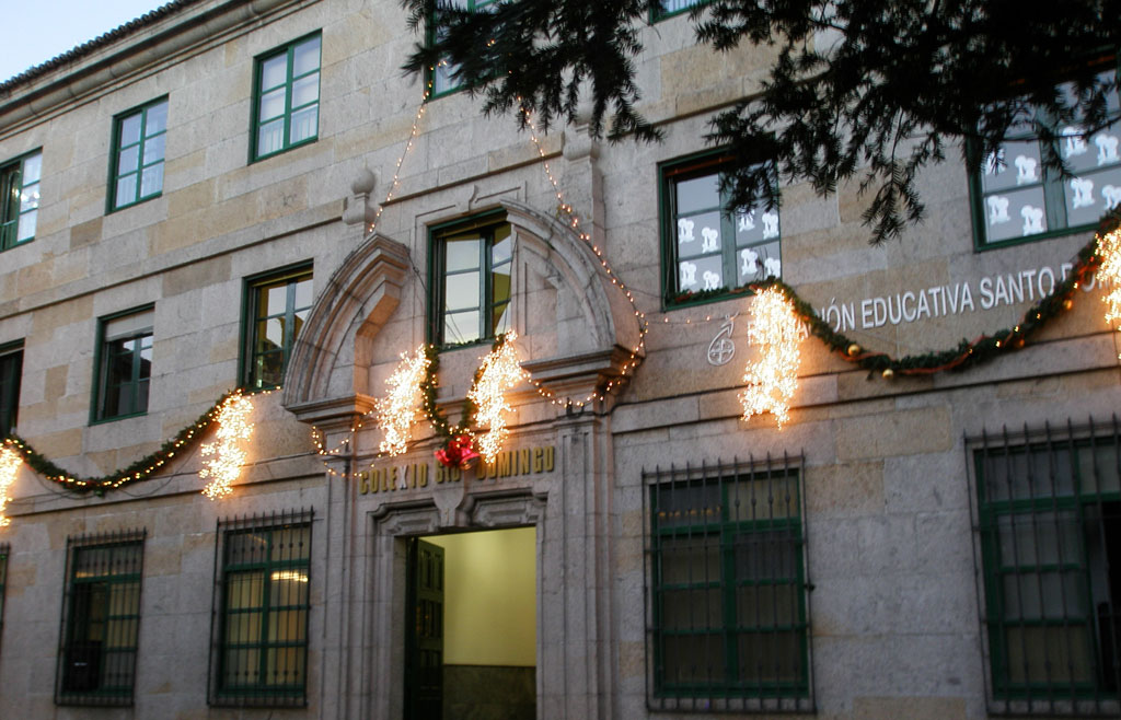 Inauguración del alumbrado navideño en el Colegio Santo Domingo