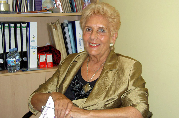 Luz Pozo Garza recibió, en su 95 aniversario, un merecido homenaje de la Real Academia Galega