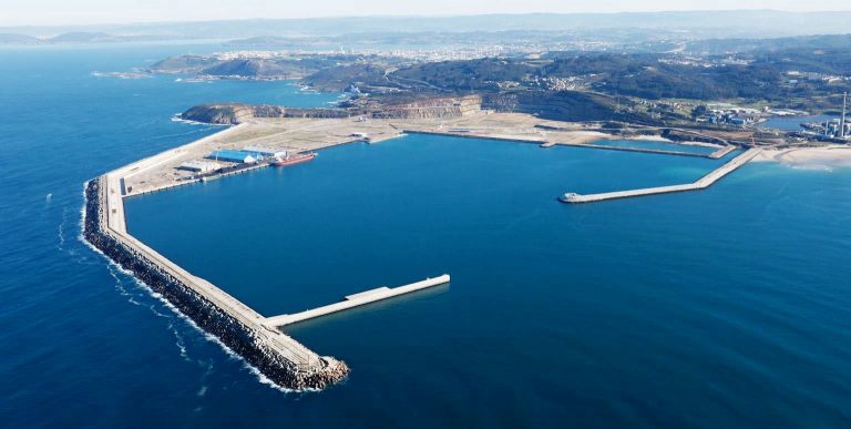 El Puerto Exterior de La Coruña justifica, con datos irrefutables, el acierto de su construcción