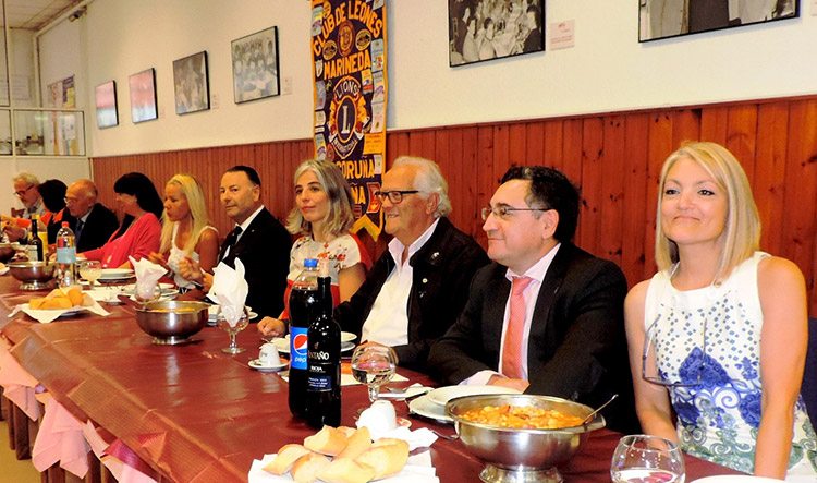 Éxito de la comida benéfica del Club de Leones La Coruña-Marineda, en la Cocina Económica