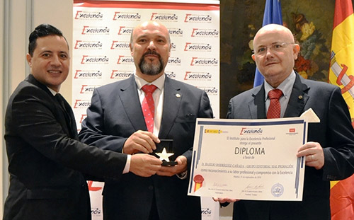 Basilio Rodríguez Cañada, recibió el premio “Estrella de Oro a la Excelencia Profesional”