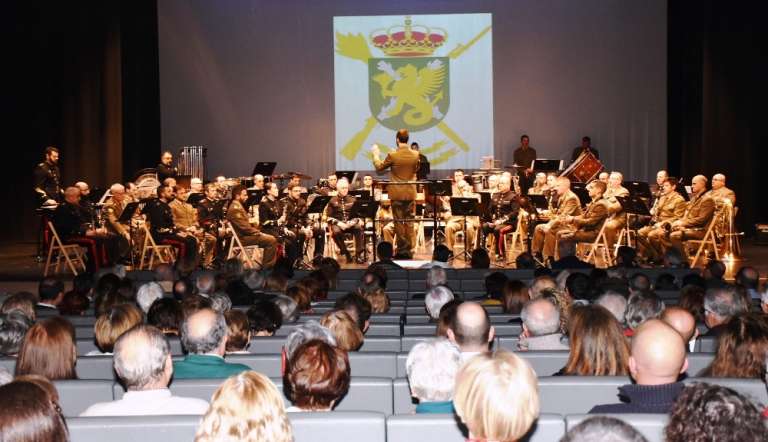Extraordinario concierto de Música Militar, en el abarrotado “Centro Ágora” de La Coruña