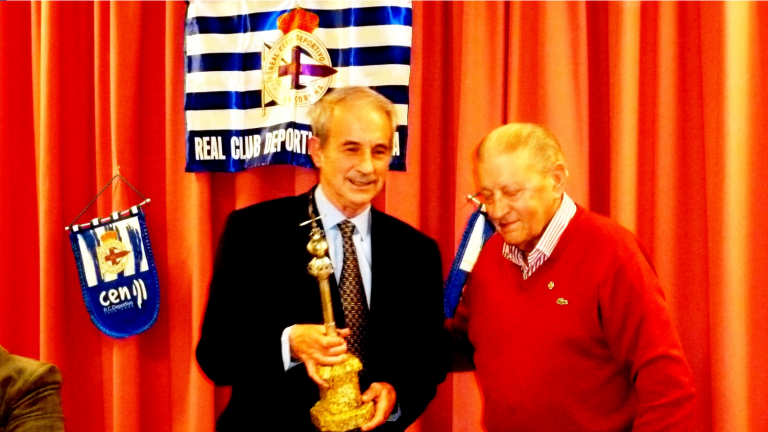 La “Peña Pepe Guillín” rindió un homenaje al ex futbolista internacional coruñés Carlos Pellicer