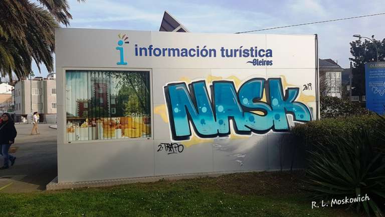 Los grafiteros contraatacan sin miedo alguno al Alcalde de Oleiros (La Coruña), Geluco García