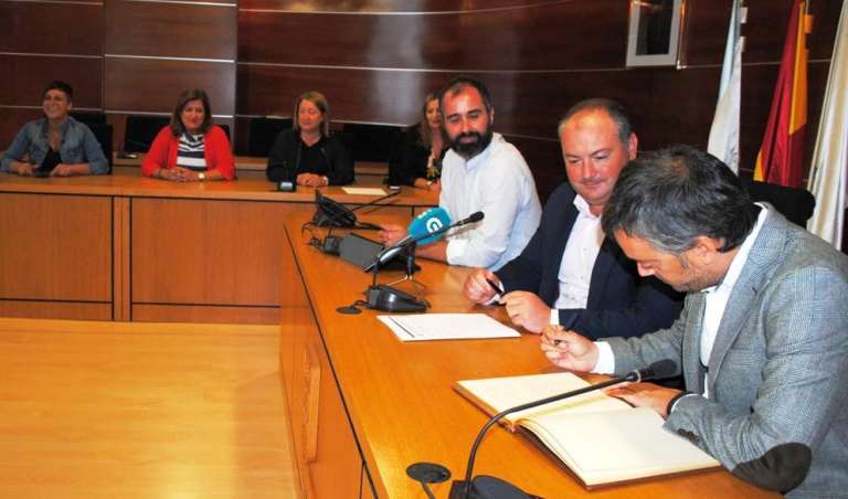 El Alcalde de Culleredo enseña al de Oleiros cómo se gestionan buses directos de La Coruña