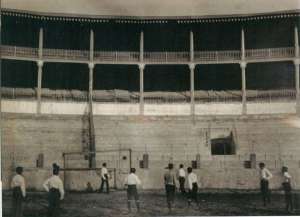 Fotografía más antigua del Deportivo de La Coruña de un partido de fútbol jugado en 1903 en la plaza de toros.