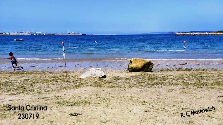 Peligro en la Playa de Santa Cristina, a causa de grandes piedras surgidas al desaparecer la arena