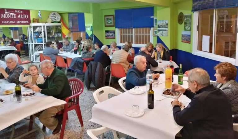 Éxito del “magosto” de la Agrupación Cultural y Deportiva Faro de Monte Alto, de La Coruña