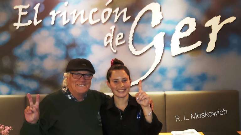 La argentina Paulina Alcoleas, campeona de rugby y camarera en “El Rincón de Ger”