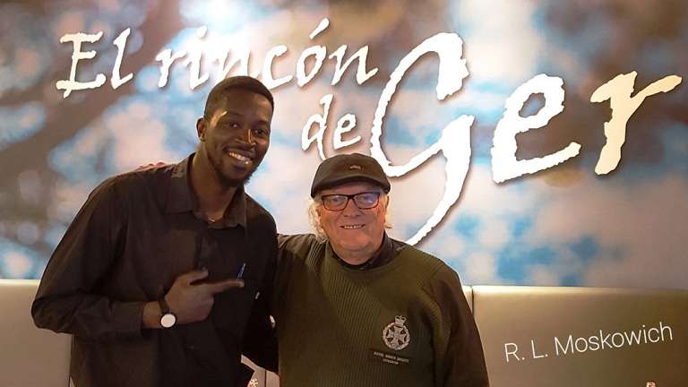 Sheik Laye Sow, ex jugador profesional de fútbol senegalés y camarero en “El Rincón de Ger”