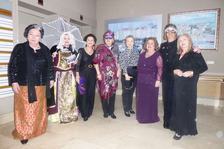 Cena de carnaval en el casino.